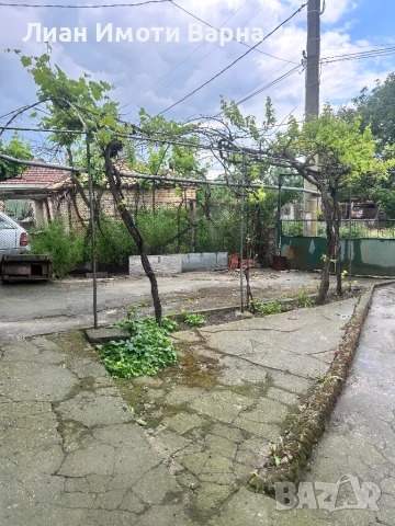 Къща с двор в с. Разделна, снимка 2 - Къщи - 51603665