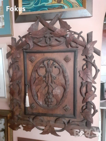 Стар рядък антикварен дървен шкаф за ключове Black Forest