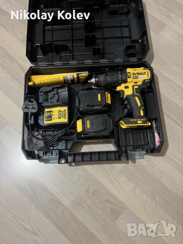 Ударен винтоверт DEWALT DCD778 с 2 бр. батерии 4ah, куфар и зарядно. , снимка 2 - Винтоверти - 56235393