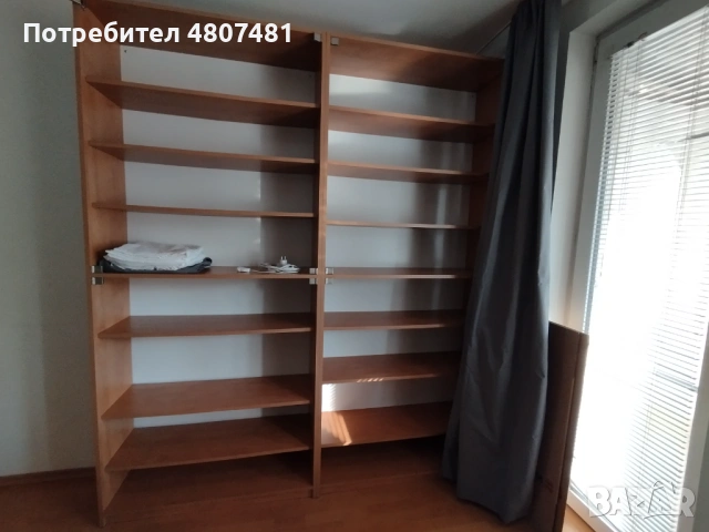 Продавам 2 големи етажерки