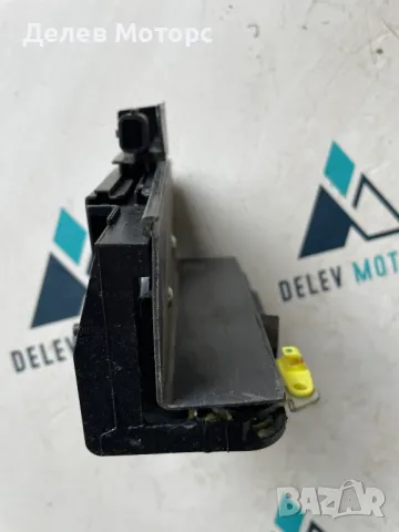 825034872R задна лява брава от Dacia Duster 1.0 Tce 100 HMMT, 6 ск., двигател H4D480, 2023 г. , снимка 3 - Части - 49120881