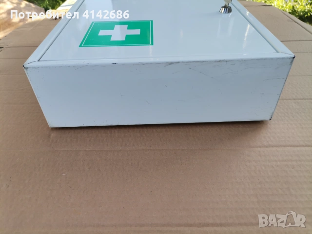 Метална аптечка за стена с ключалка, снимка 3 - Други стоки за дома - 54334711