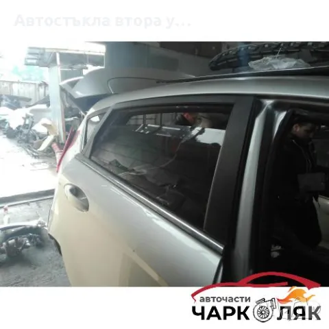 задно дясно стъкло форд фиеста, снимка 1