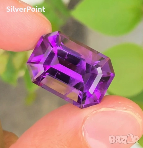 Аметист огромен 