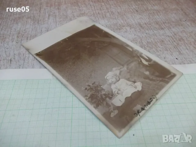 Снимка стара на малко дете пред къща, снимка 3 - Колекции - 47909819