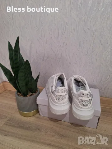 Дамски обувки с кристали, снимка 3 - Дамски ежедневни обувки - 55804248