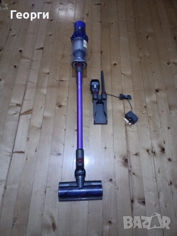 Много добра Dyson V10 безжична прахосмукачка пълен комплект