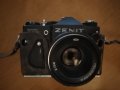 Фотоапарат Zenit TTL с обектив Helios-44М и светкавица, снимка 1 - Фотоапарати - 44403950
