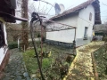 Продавам къща с двор, снимка 2