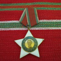 Орден медал звезда с емайл, снимка 1 - Антикварни и старинни предмети - 31355009