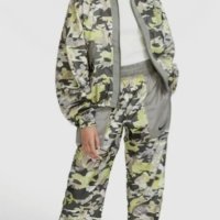 Nike Sportswear Floral Camo Joggers дамски S, снимка 8 - Спортни екипи - 44321612