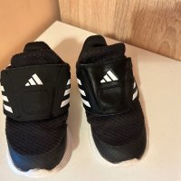 Детски маратонки Adidas , снимка 1 - Детски маратонки - 44241895