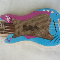 Картонена драскалка  китара за котка  , снимка 1 - За котки - 42285772
