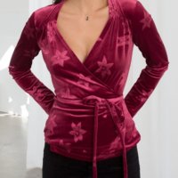 &other Stories нова блуза плюш с етикет, снимка 1 - Блузи с дълъг ръкав и пуловери - 35596350