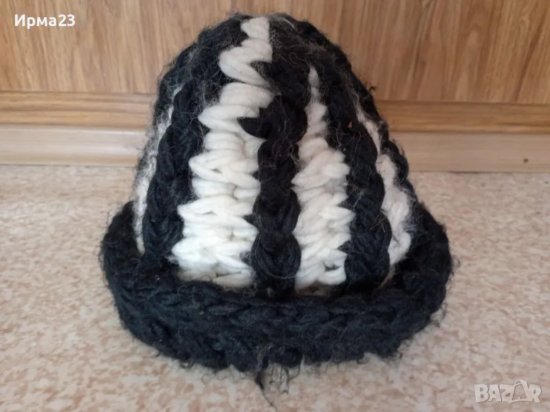 Зимна дамска шапка, снимка 1