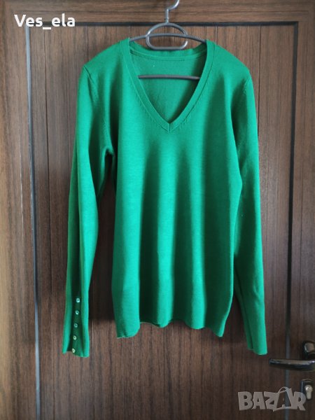 зелен пуловер с остро деколте размер М-Л , снимка 1