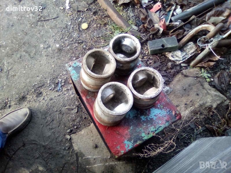 4 броя бутала за ЮМЗ, снимка 1