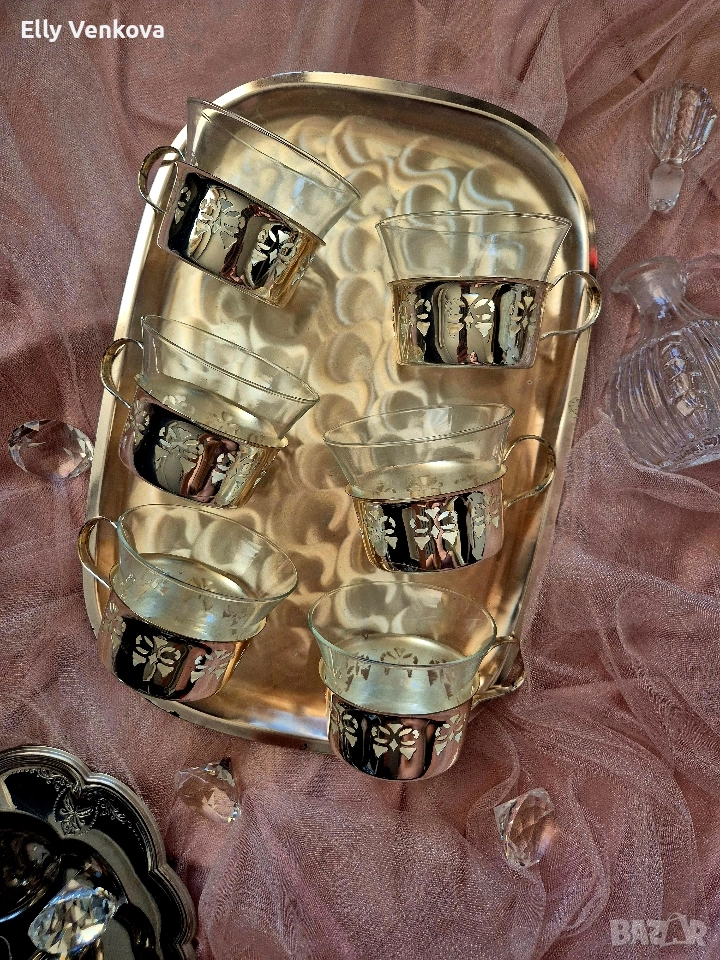 Посребрен поднос с шест стъклени чаши с посребрени подстакани, снимка 1