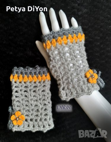 Плетен дамски комплект шапка ръкавици и брошка, снимка 2 - Шапки - 31872549