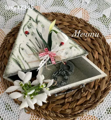 Триъгълна кутия-Пролетни кокичета!, снимка 3 - Декорация за дома - 44458439