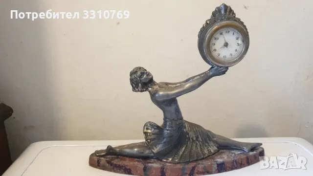 Прекрасна посребрена статуетка с часовник ., снимка 1