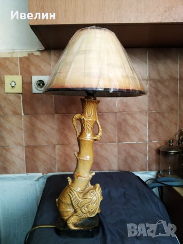 стара настолна лампа