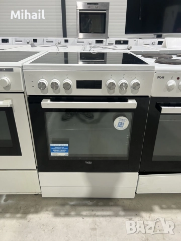 Печка BEKO – Керамичен плот – Електрическа фурна – Отлично състояние
