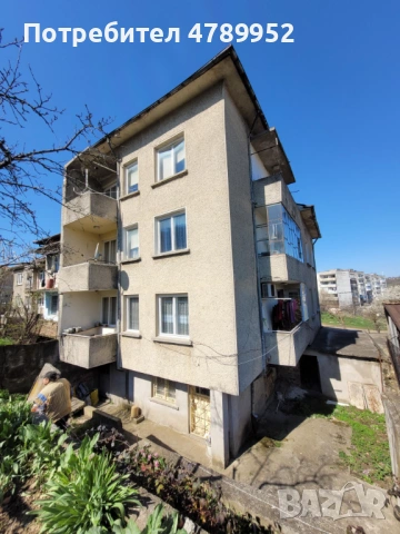 Продава се етаж на къща с двор и таванско жилище в гр. Омуртаг