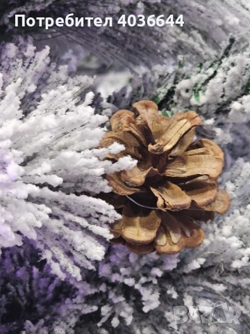 Изкуствено борче/елха със заскрежени иглички и шишарки