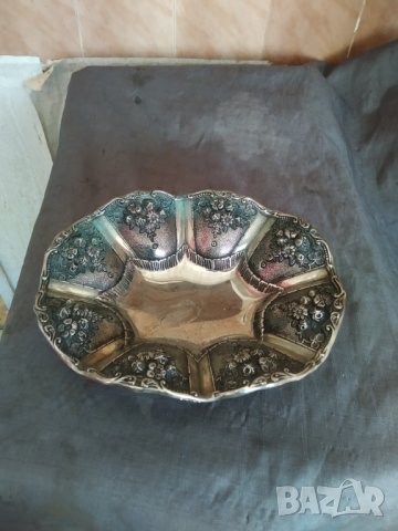 посребрена метална купа в стил арт деко