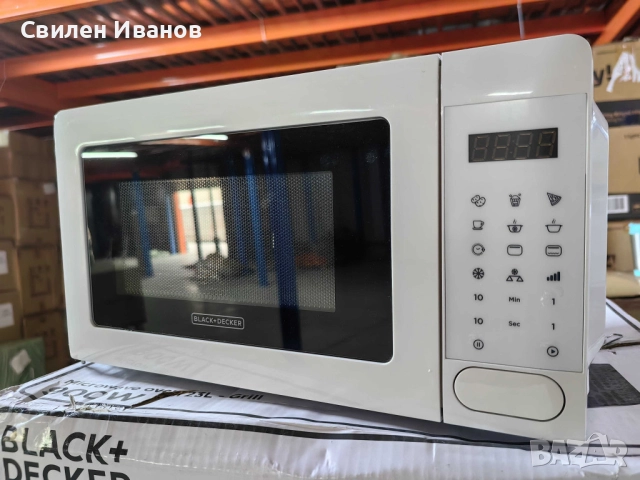 Микровълнова с грил Black+Decker BXMZ701E – 20L, 700W, дигитално управление, автоматични програми и 