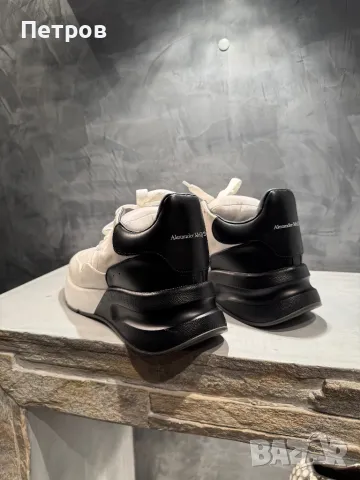 Нови ОРИГИНАЛНИ Alexander Mcqueen Oversized Sneakers 42/43, снимка 2 - Ежедневни обувки - 48338913