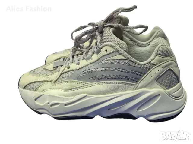 Оригинални Adidas Yeezy Boost 700 V2 "Static" (номер 40 ), снимка 2 - Ежедневни обувки - 56313666