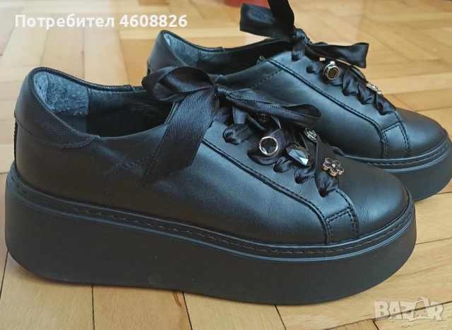 Дамски кецове от естествена кожа с нежни аксесоари, снимка 1