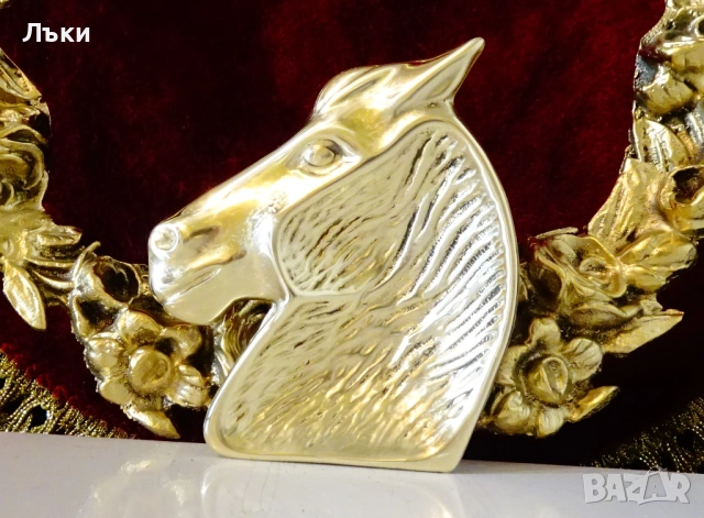 Бронзов пепелник глава на Кон. 