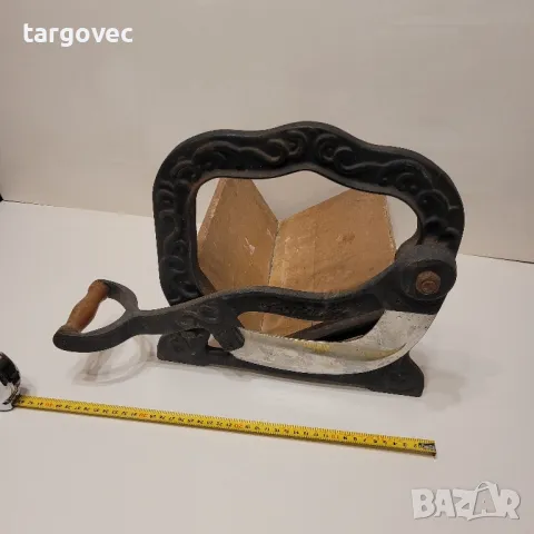 старинна масивна машина за рязане на хляб чугунена, снимка 2 - Антикварни и старинни предмети - 47824118