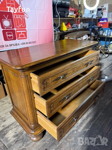 Продавам Красив Скрин от Масивно Дърво, снимка 5 - Скринове - 52752501