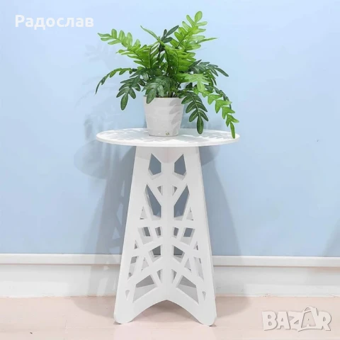 Стилна кръгла холна маса с ажурни крака