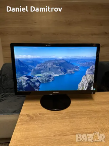 Продавам 21.5" Full HD монитор Philips 226V4LAB с вградени високоговорители