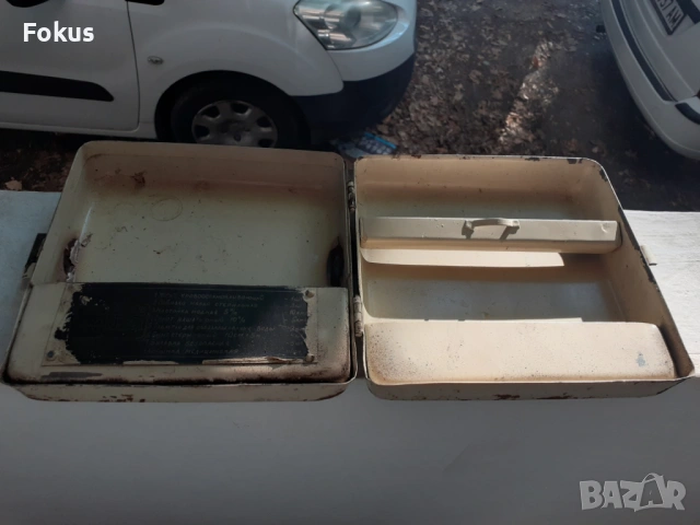 Стара метална съветска аптечка, снимка 4 - Антикварни и старинни предмети - 53294647