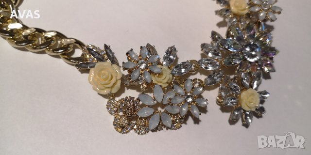 Нова огърлица с жълти и блестящи цветя, снимка 4 - Колиета, медальони, синджири - 31326997