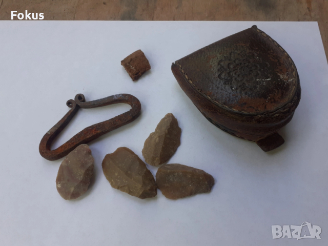 Стар хайдушки комплект чакмак кремък кожена кесия