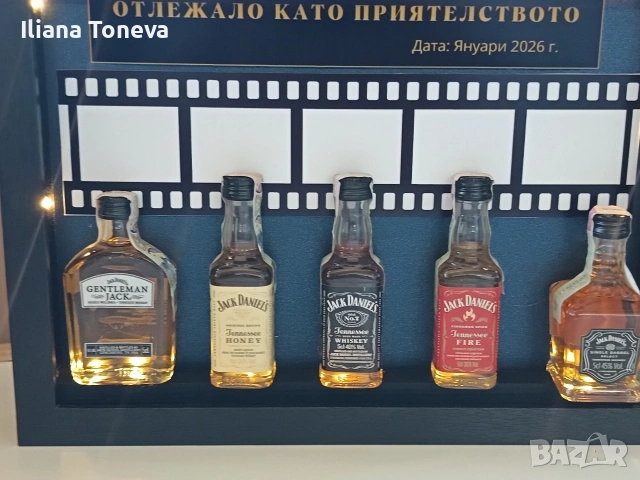 Ръчно изработена LED рамка с мини бутилки Jack Daniel’s, снимка 5 - Колекции - 53356543