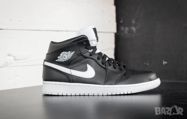Nike Air Jordan 1 Retro Mid 'Black White'  номер 44 ,5  оригинални маратонки  , снимка 5 - Маратонки - 50292063
