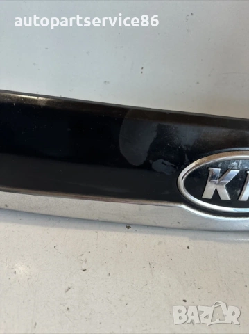 Лайсна за регистрационен номер на задния капак черна за KIA Carnival 2.9 CRDi (2006–2012), снимка 2 - Части - 53218717