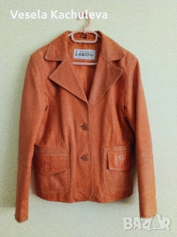 Продавам оранжево, дамско яке от естествена кожа, номер 46 