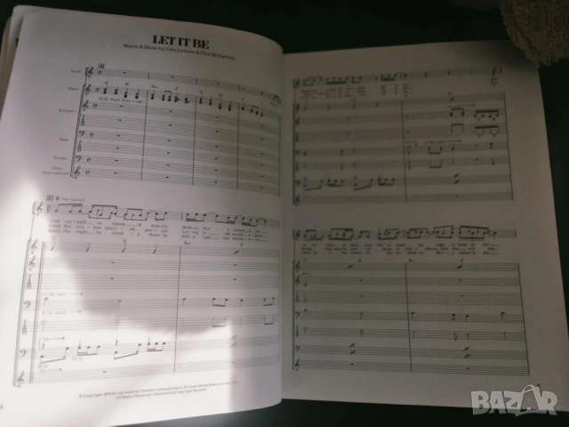 Оригинална ,английска книга The Beatles Rock Score, снимка 6 - Китари - 52071148
