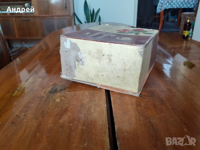 Стара кутия от Шоколадови бонбони Пияни Вишни, снимка 4 - Други ценни предмети - 31684618