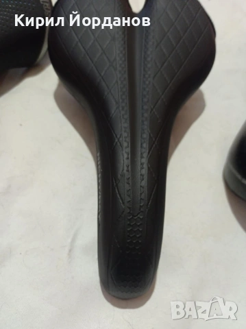 Удобно чисто ново седло