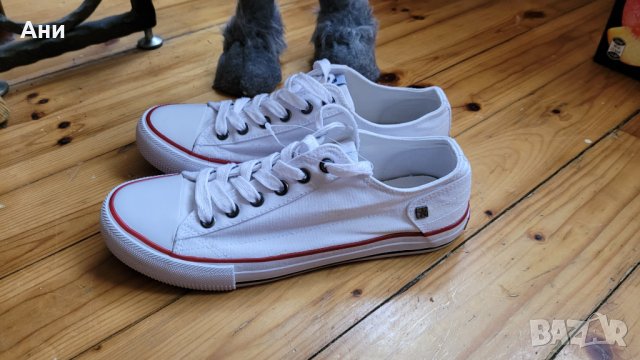 Нови бели кецове 39 номер